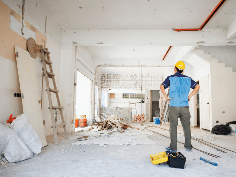 benefit of hiring a builder for renovation